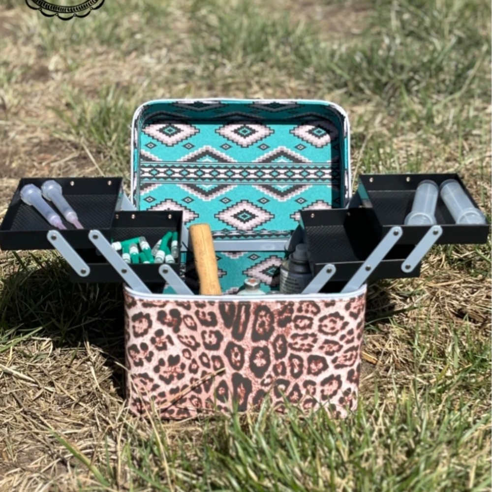 WILDLY WESTERN MAKEUP BOX - Picture 2 of 2
